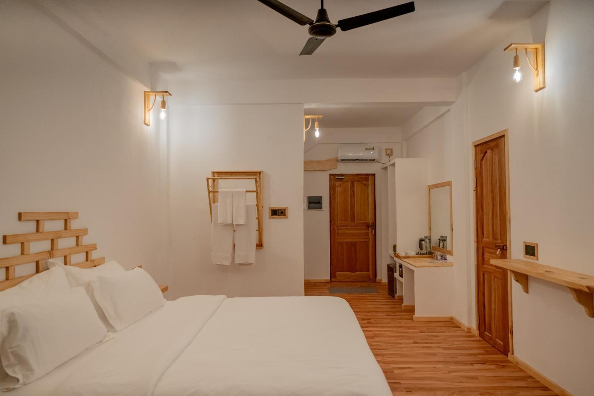 Manta Sea View Himandhoo Hotel Bagian luar foto