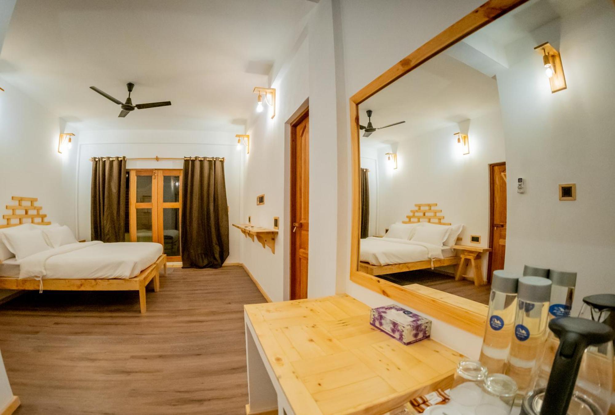 Manta Sea View Himandhoo Hotel Bagian luar foto