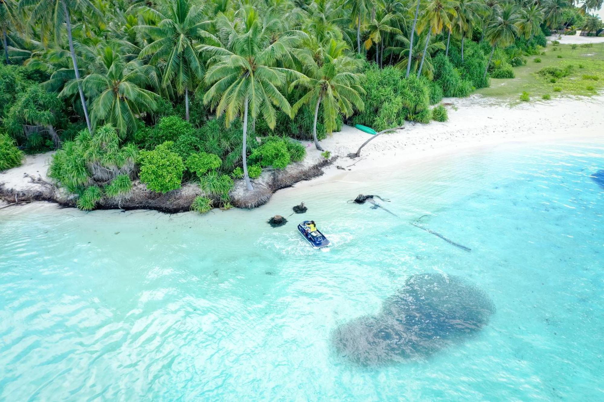 Manta Sea View Himandhoo Hotel Bagian luar foto