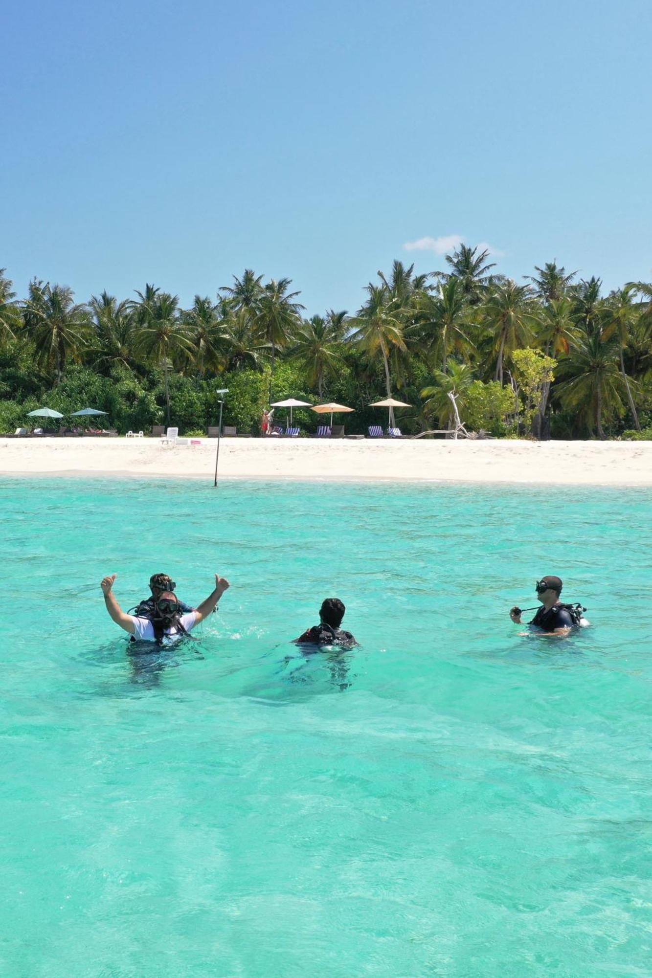 Manta Sea View Himandhoo Hotel Bagian luar foto