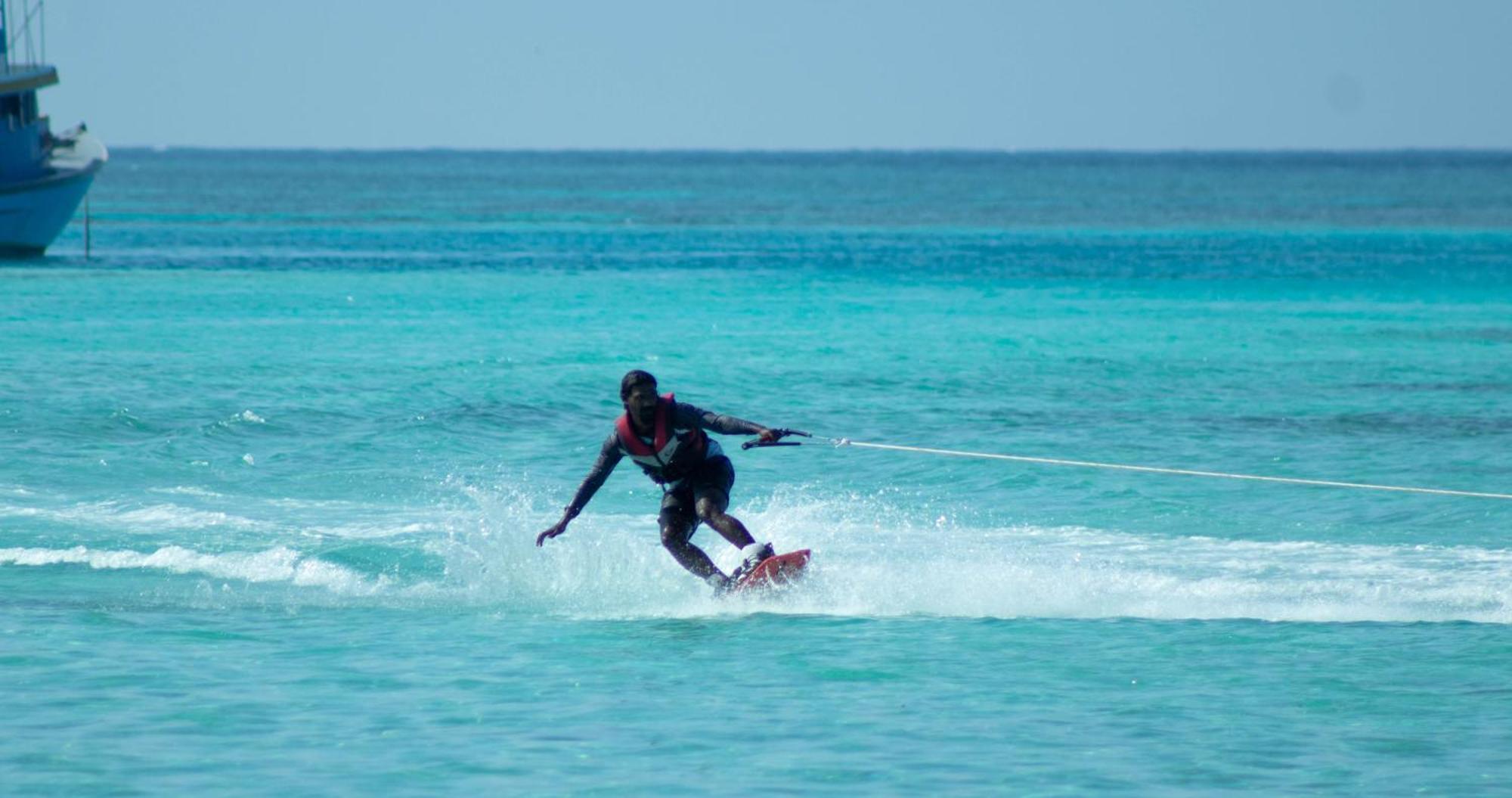 Manta Sea View Himandhoo Hotel Bagian luar foto