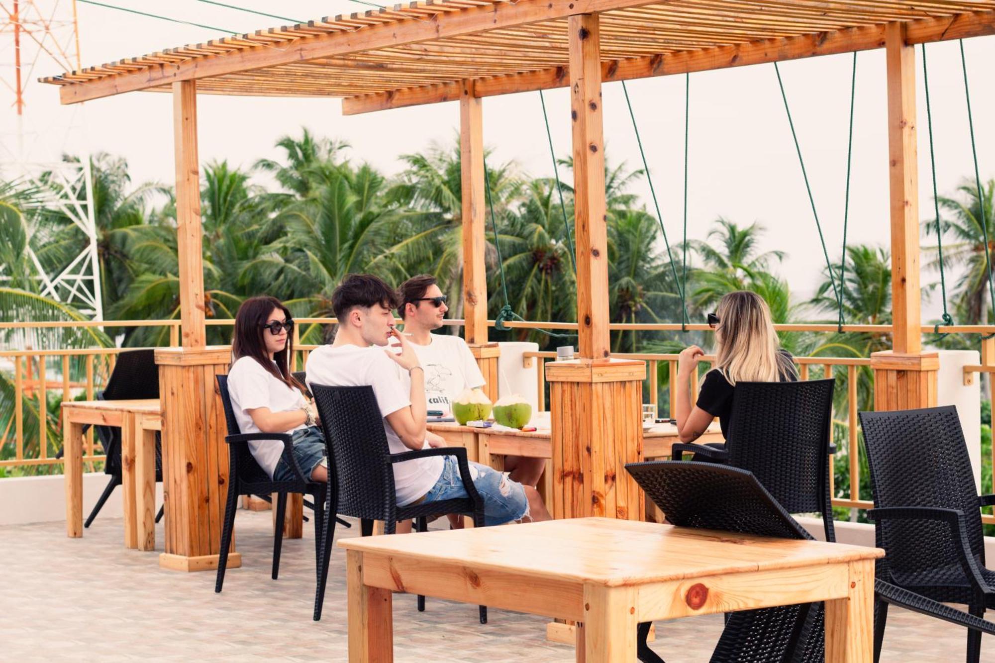 Manta Sea View Himandhoo Hotel Bagian luar foto