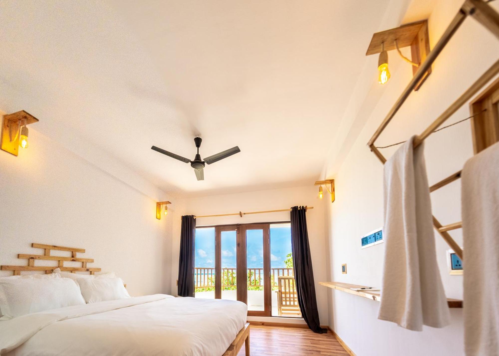 Manta Sea View Himandhoo Hotel Bagian luar foto